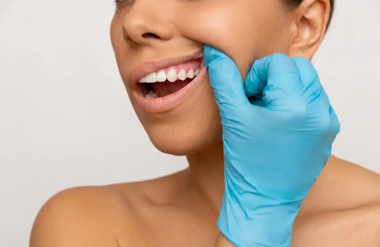 Injerto de encía con tejido conectivo para tratar recesión gingival y recuperar encía perdida