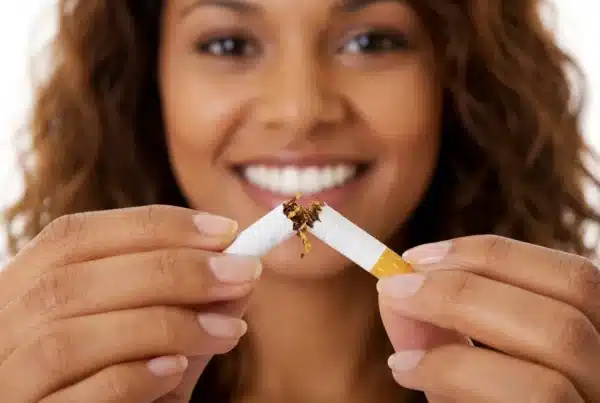Tabaco y periodontitis: cómo afecta el fumar a las encías - Clínica Ruiz de Gopegui tabaco y periodontitis
