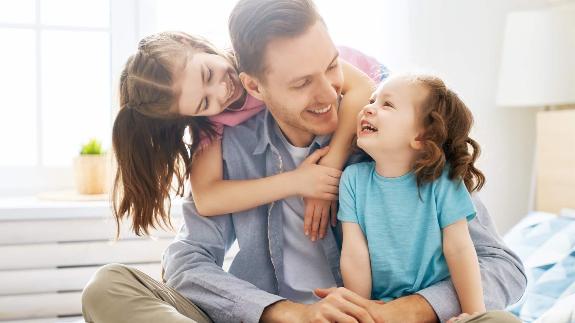 aprendiendo desde pequeños niños sonriendo higiene dental clínica ruiz de gopegui