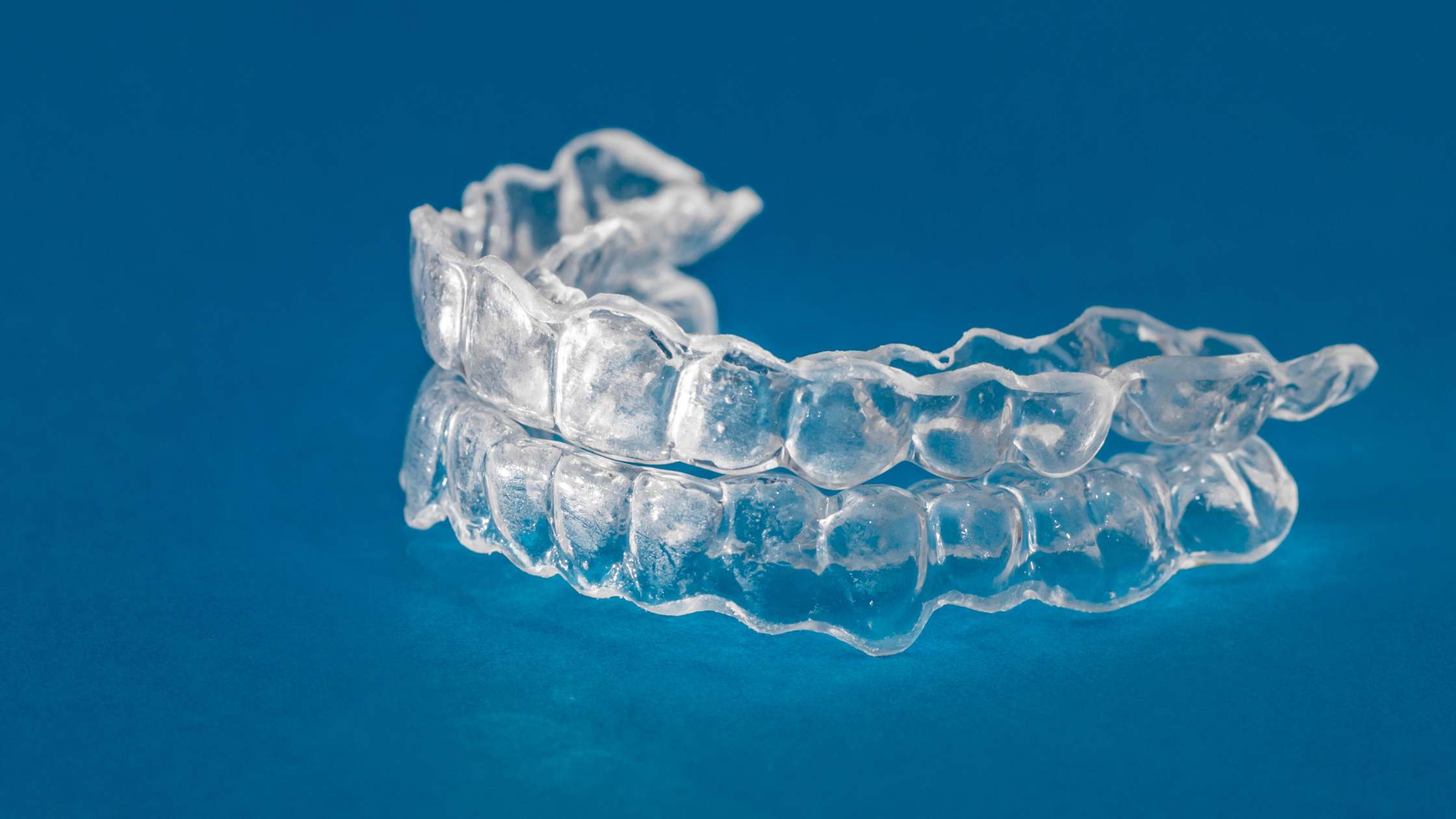 ortodoncia invisible para adultos invisalign clínica dental ruiz de gopegui