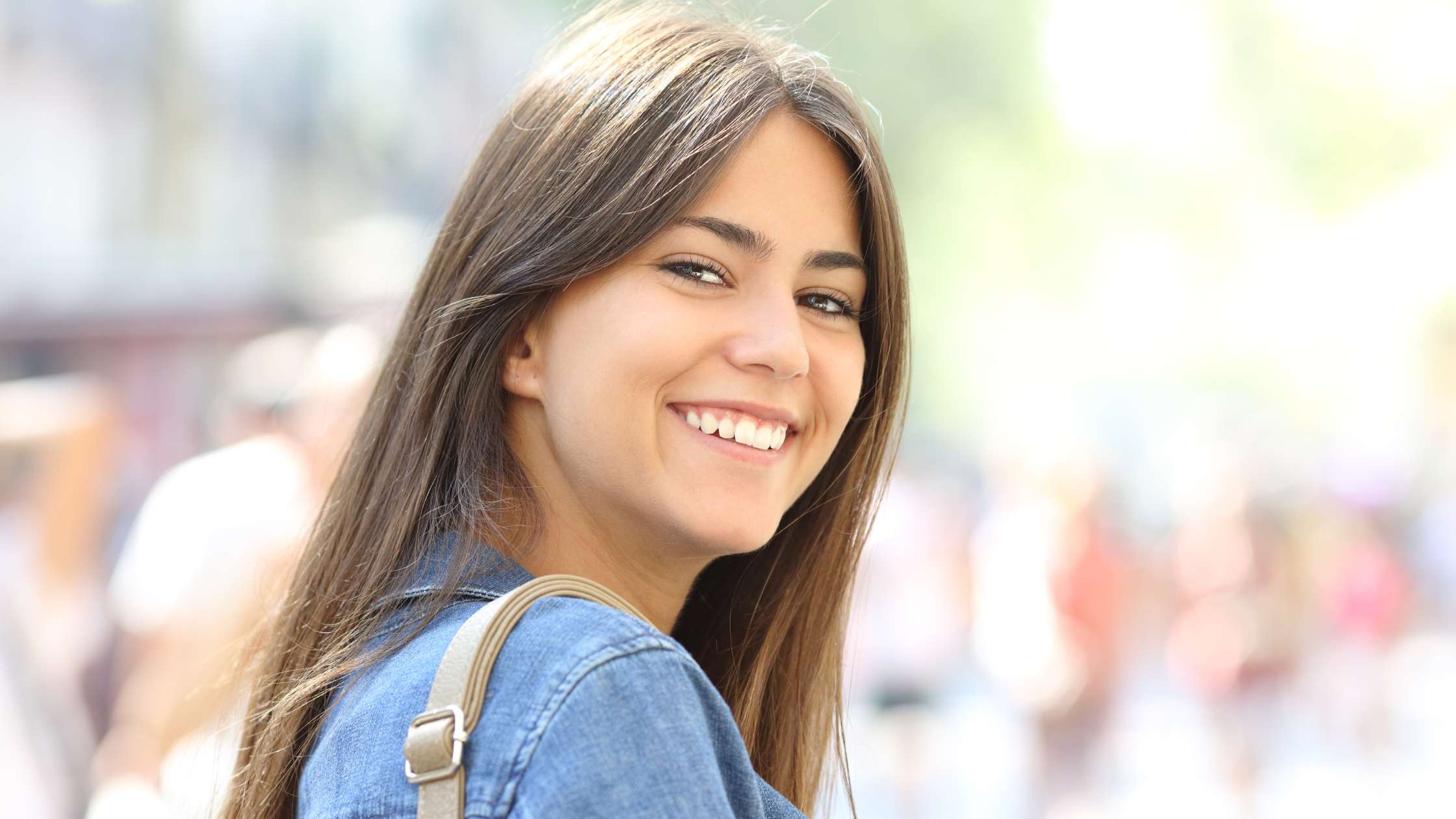 sonrisa invisalign tratamiento ortodoncia invisible en adolescentes clínica dental gopegui