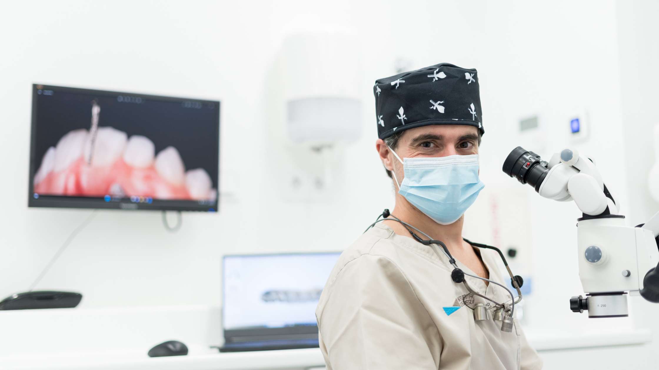 microscopio clinica dental ruiz de gopegui madrid