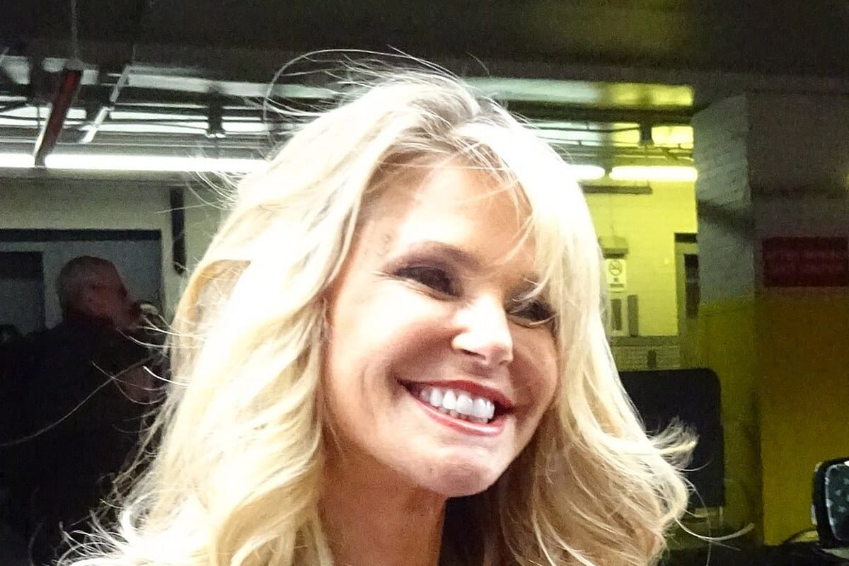 Christie Brinkley sonriendo