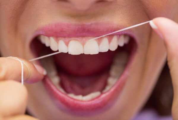 Stripping dental o IPR: qué es, cuándo se indica y cómo lo hacemos paso a paso - Clínica Ruiz de Gopegui Stripping dental