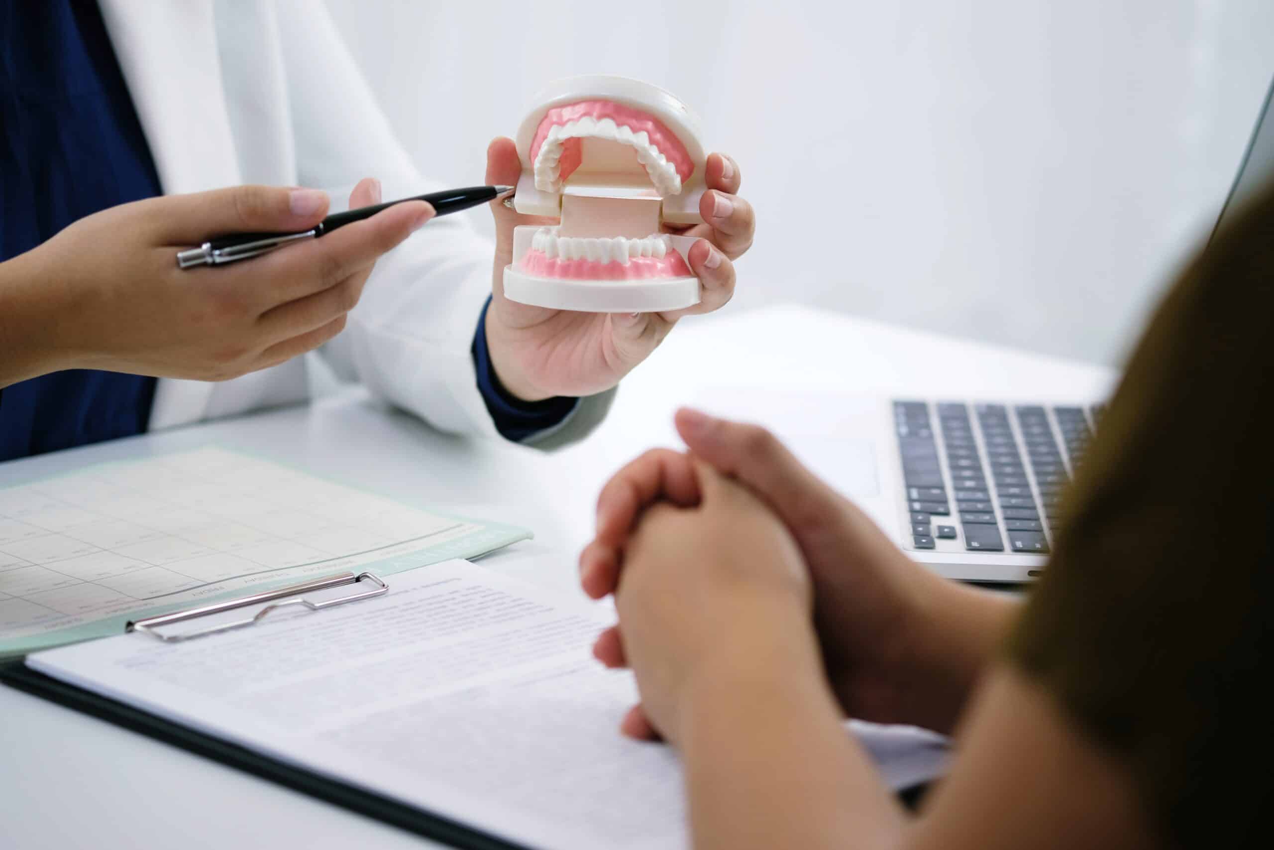 Rehabilitación oral completa sobre implantes con cirugía guiada en Madrid